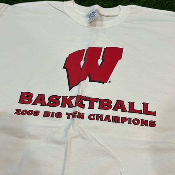 Wisconsin Basketball Big Ten Champions 2003 T-shirt - Picture 2 of 3